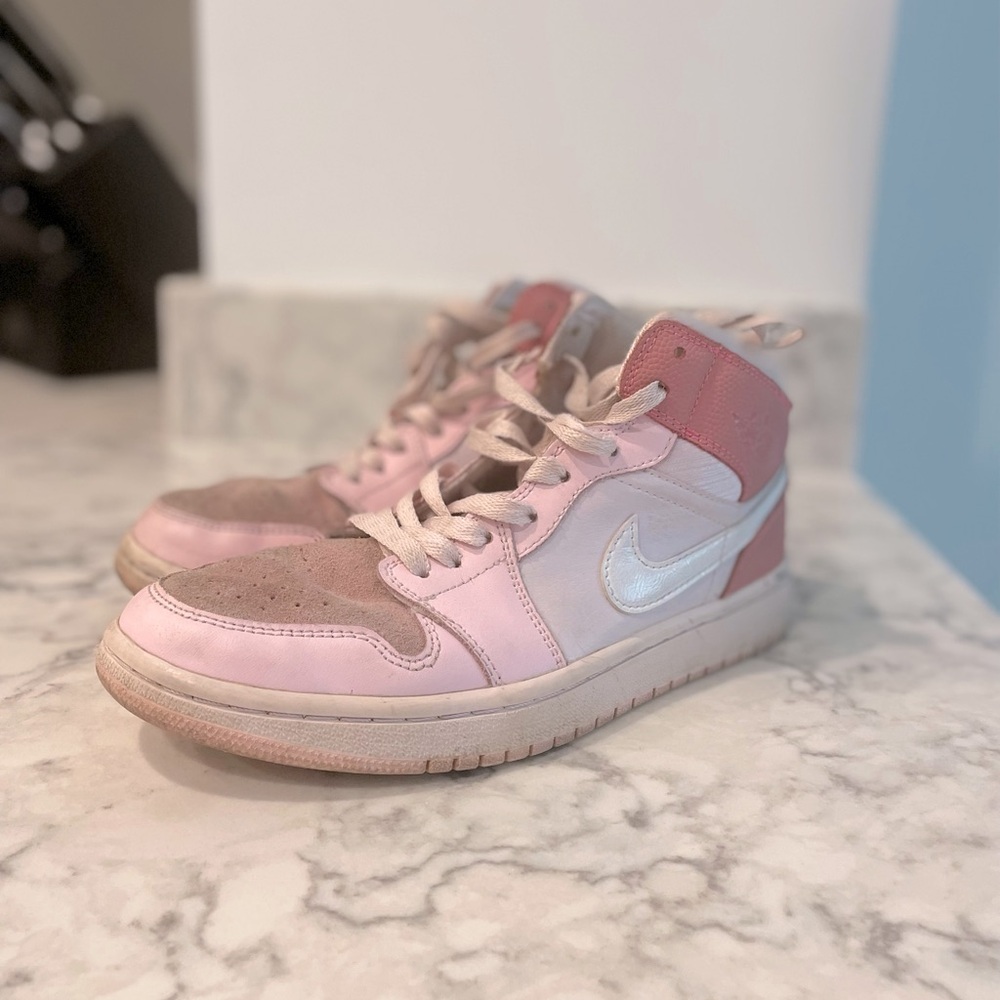 Nike Air Jordan’s 1 Mid Sneakers